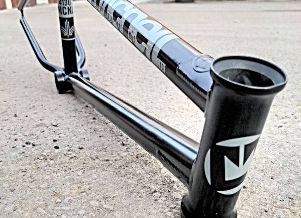 MacNeil frame detail